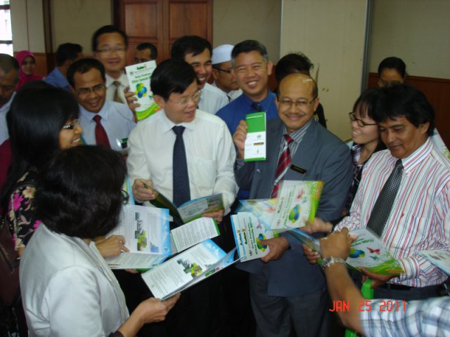 Perasmia Anugerah Sekolah Hijau 2011 & Pelancaran Buku Kitar Semula Oleh Y.B. Chow Kon Yeow (2)